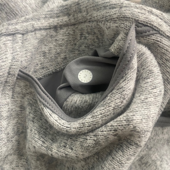 Lululemon jacket size 2 - Picture 3 of 4